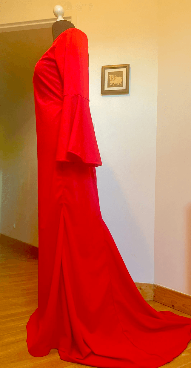Longue robe rouge Joyce ouverte au dos