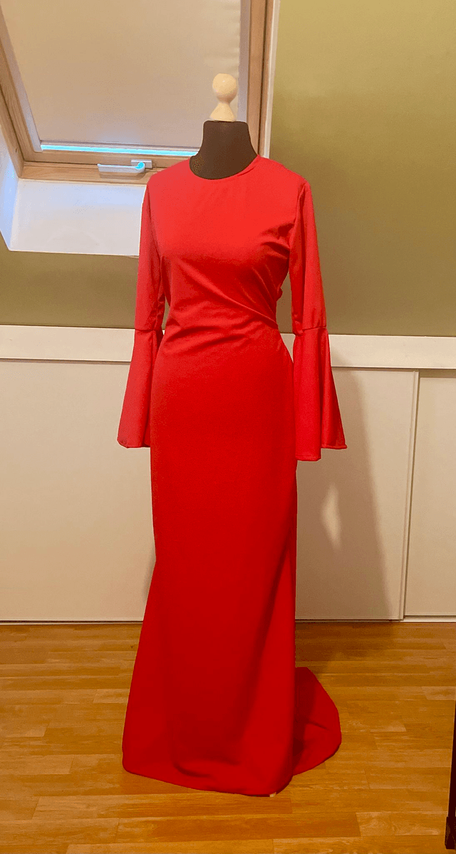 Longue robe rouge Joyce ouverte au dos